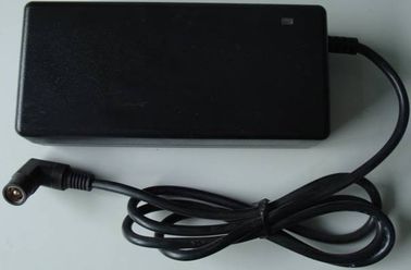 29.4V 2A の E バイクのポータブル 3 Pin の充電器 157mm x 72mm x 45mm